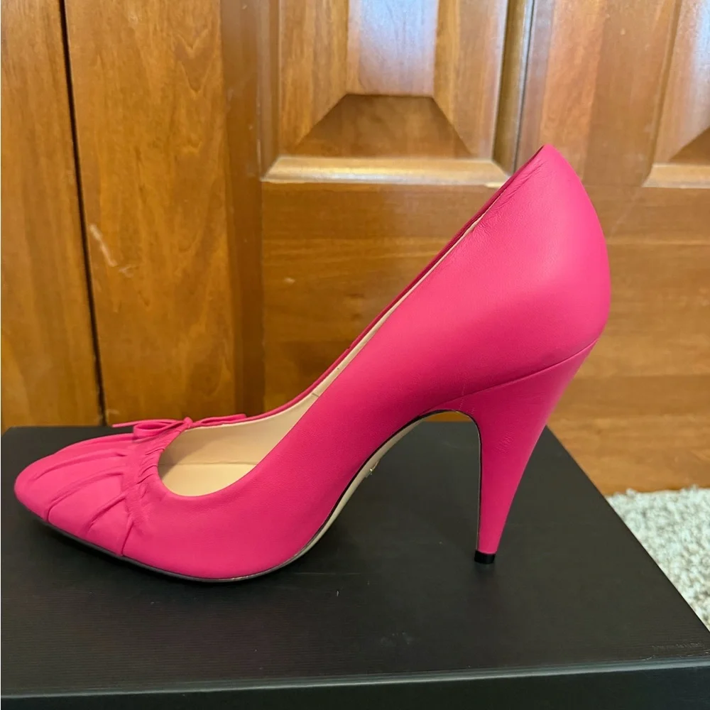 Gucci Hot Pink Pointed-Toe Bow Pumps - Picture 10 of 16